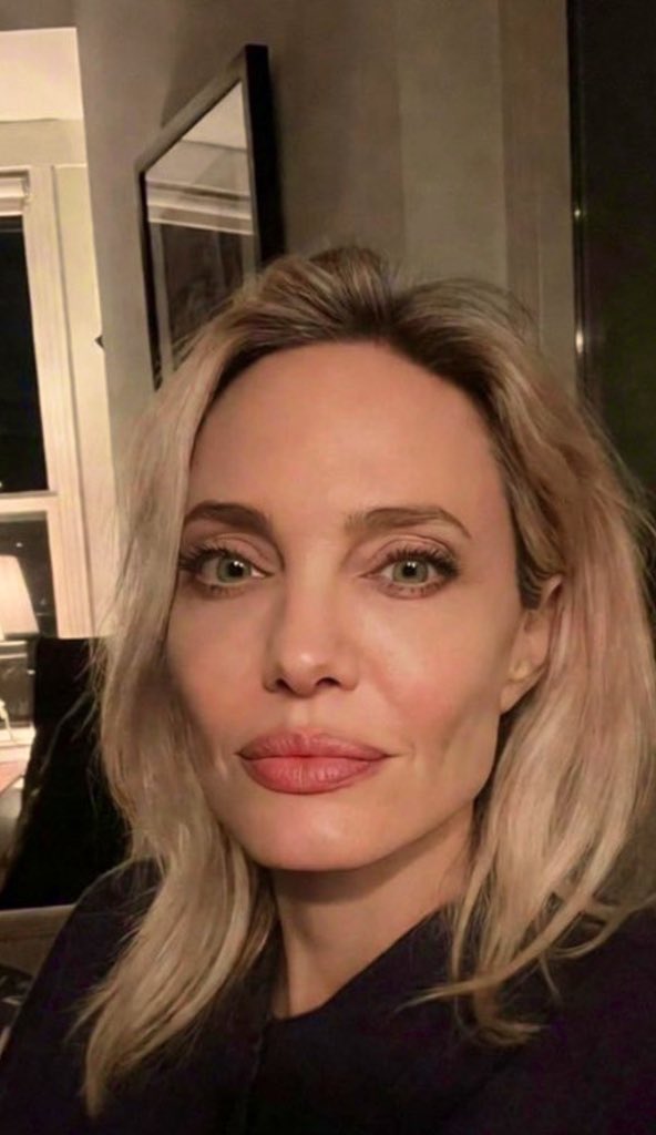 Angelina Jolie tweet media