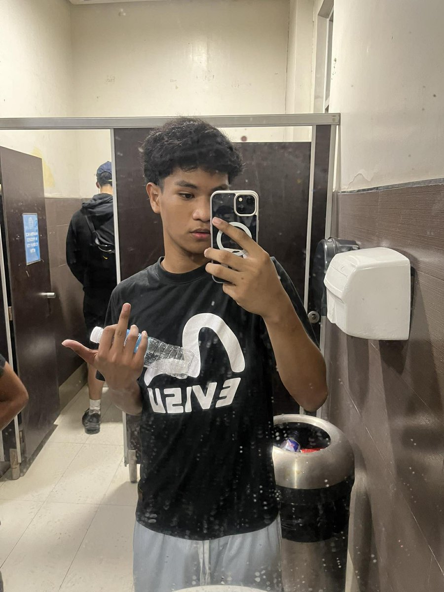 nashiruuu tweet media