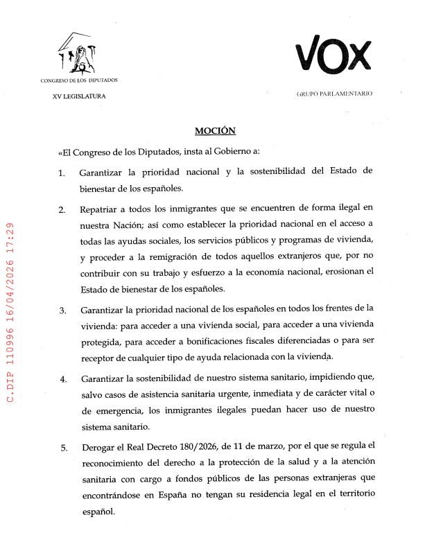 vox_es's tweet photo. Ya nadie cree a Génova, ni siquiera vuestros barones autonómicos, por manipulaciones como esta.

Habéis quitado de la propuesta original de VOX propuestas claras para combatir la invasión migratoria que promueve Pedro Sánchez:

- La repatriación de ilegales.
- La remigración de quienes no contribuyen a la economía nacional.
- El criterio de prioridad nacional en la sanidad, en las pensiones no contributivas y en la asistencia jurídica.

Explicad por qué renunciáis a todos estos puntos de la moción de VOX  ⬇