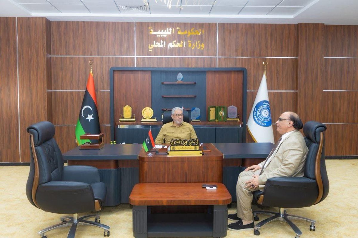 sirte054's tweet photo. بمنطلق دعم البلديات وتعزيز الاستقرار الخدمي.. وزير الحكم المحلي يعقد اجتماعًا مع عميد بلدية سرت

         بنغازي | 22 أبريل 2026

عقد وزير الحكم المحلي، السيد سامي الضاوي، اجتماعًا مع عميد بلدية سرت، السيد مختار المعداني، في إطار متابعة أوضاع البلديات والوقوف على احتياجاتها . https://t.co/jzcwzhnobQ