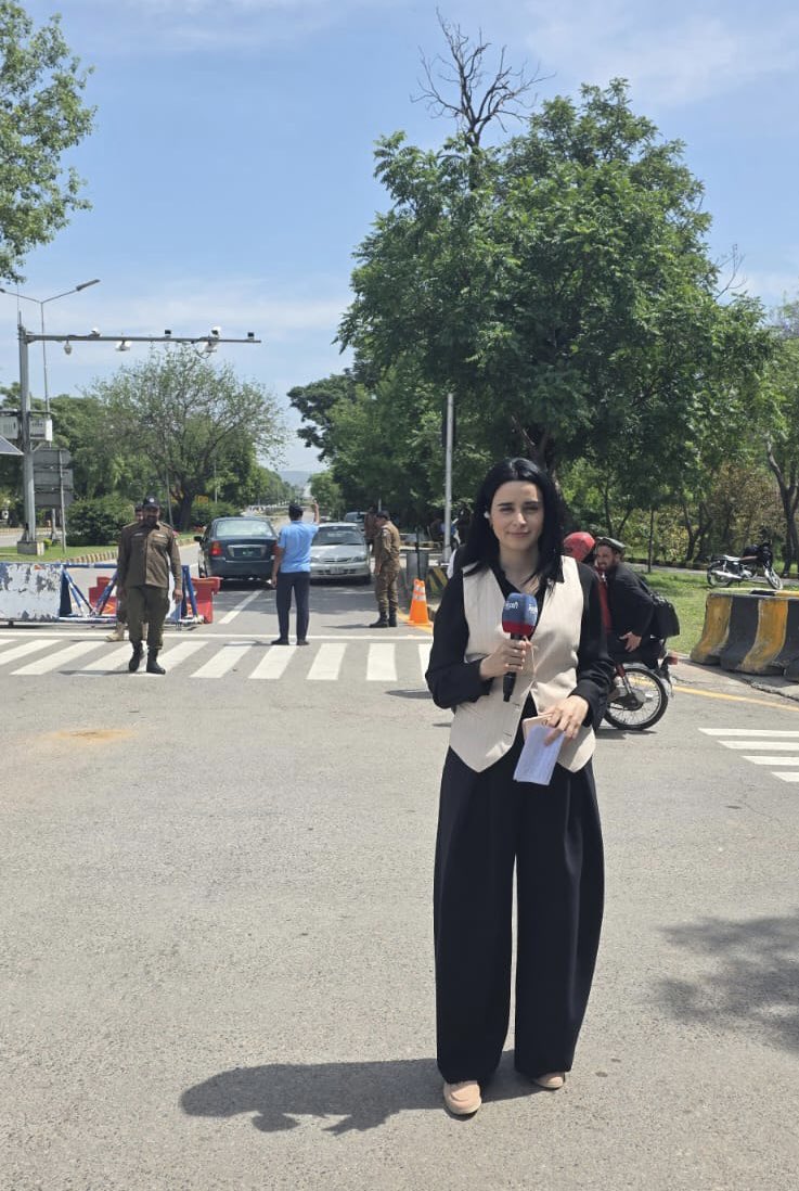 SaraBenaichouba's tweet image. من إسلام أباد 🇵🇰.. سأكون في ساعة إخبارية على شاشة الحدث 8 مساء بتوقيت الرياض - 10 مساء بتوقيت إسلام أباد

مستجدات الوساطة الباكستانية لبدء التفاوض الأميركي الإيراني .. العقد الكثيرة التي تبدأ من الحصار البحري الأميركي على إيران وتصل للخلافات داخل القيادة الإيرانية بالاضافة إلى