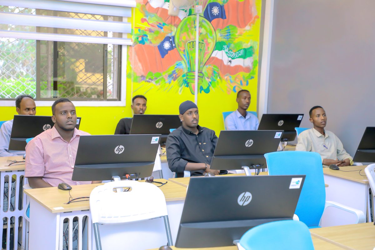 SomalilandZ's tweet photo. The Somaliland Innovation Zone has conducted a well-organized training session for selected members of the national forces.
This program, centered on fundamental computer skills, is proceeding in an orderly and efficient manner. 

#SIZ #ITFundamentals #ITF #Traning #HalAbuur. https://t.co/LFUsQbtJPQ