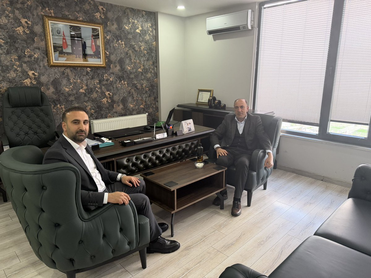 bulsu_emre's tweet photo. Geçmiş dönem parti teşkilatımızın önemli kademelerinde görev yapmış olan Hacı Diyap Bazencir’e nazik ziyareti için teşekkür ederim. Tecrübelerinden faydalanmak benim için değerlidir. https://t.co/C3ptTP11HB