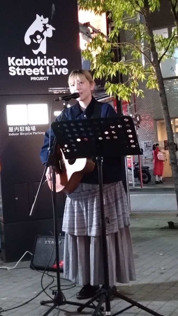 glad_ssw's tweet image. Aivy Vo. の kamo さん。
2024年9月のうずらさん企画ぶり。
YOASOBI なぞってくれたから、久しぶりに物販へ寄ってみた。
個性的な澄んだ歌声が素敵だった。
#kamo #Aivy
#KabukichoStreetLive
#歌舞伎町和牛特区前