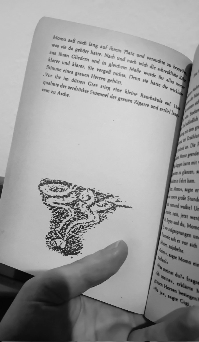 MehrkensCh's tweet image. Der Verdacht hat sich bestätigt: Vor wenigen Wochen einen #Momo-#Raubdruck erstanden. Keine ISBN, keine Seitenzahlen, grüne, vergilbende und leicht schwammig gedruckte Tinte. Nicht zitierfähig und doch wunderbar.

Habt ihr Raubdrucke?
#Bücher #Literatur #MichaelEnde