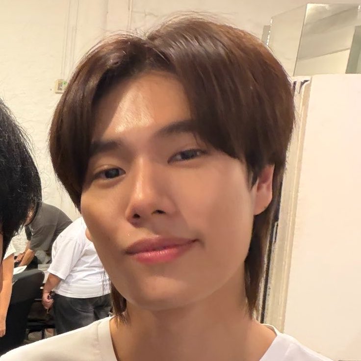 “mau pamer abis                 “apasih abang
ciuman ni bos”                      alay banget😒”