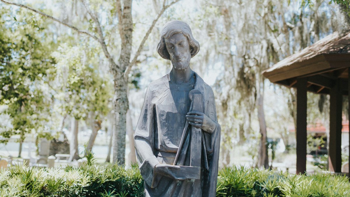 CAFODprayer's tweet photo. Today, on the feast of St Joseph the Worker, we pray for that the dignity of all workers will be respected. We pray especially for the unemployed and those who are not paid fairly or who have unsafe working environments. #StJosephtheWorker #PrayForUs #InternationalWorkersDay https://t.co/O20oSxT6Bu
