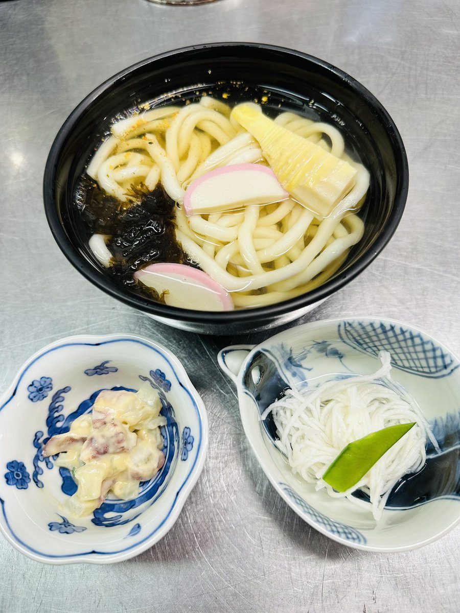 rinn444777's tweet photo. 今日のランチは中華園の黒酢の酢豚💖
夜の賄いはうどん、イカとわけぎのぬた、長芋そうめん💖
美味しかった〜💕 https://t.co/Zg1yXX398l