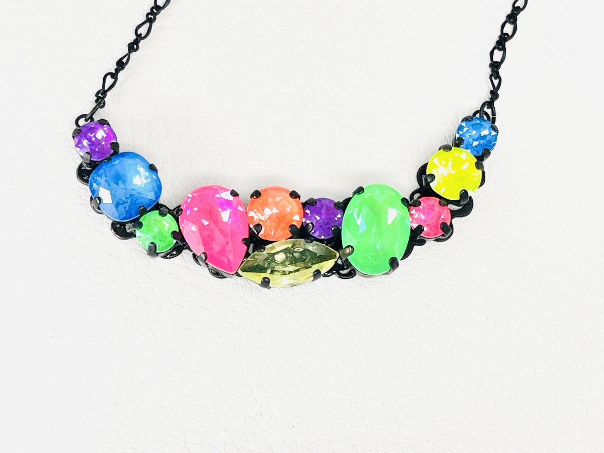 【Pt.685】シンセティックドリーム　12000円
【Pt.686】ネオンライトゴースト　13000円

マットブラックが完成したら絶対やろうと思っていたのがネオン系なんですが、思った以上にマット系の金具にネオンカラーは可愛いって気づいたのでマットシルバーも作りました。