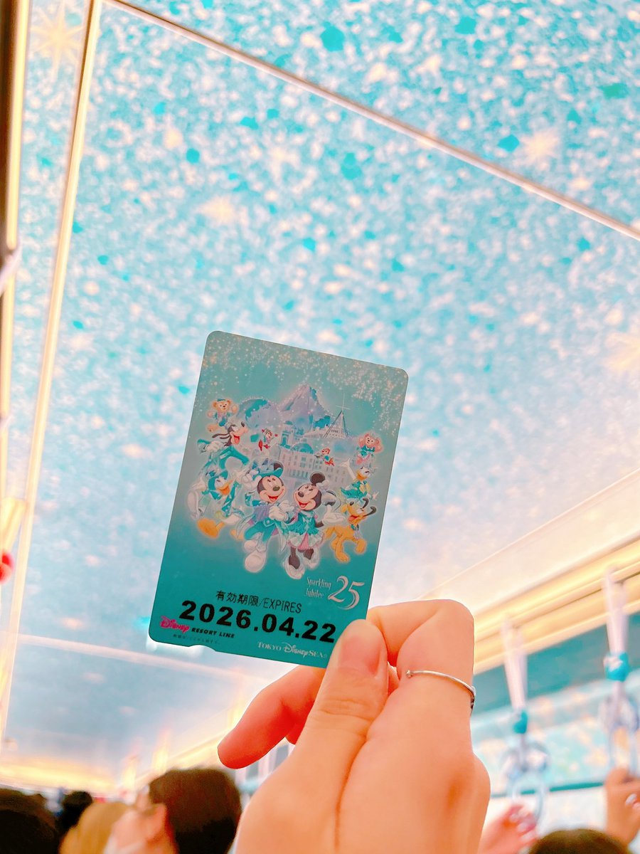 riyuu_neko's tweet photo. 誕生日ディズニーでした https://t.co/6YyDzyikr9
