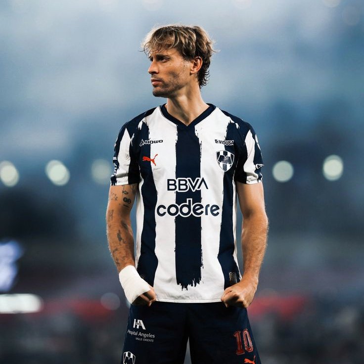ChampagneRYD's tweet photo. 💣🚨Tato Noriega visitó a Sergio Canales en su casa para discutir sobre los términos de una posible oferta de renovación.

✅ Canales respondió con una orden de restricción.

📰: @santiago4kd https://t.co/zDOYY9tMAd