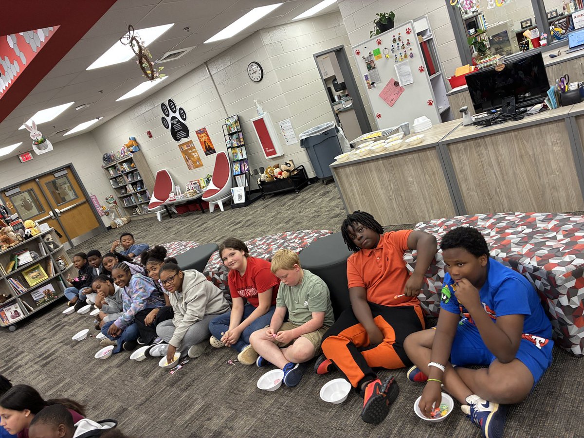 Onceuponadowdy's tweet photo. AR Olympics for March Madness was a HUGE success! Each grade level had to get a certain number of AR points to qualify for the GRAND PRIZE! The winners celebrated with a movie (with popcorn, &amp; snacks), freeze pops, &amp; a pizza party! @writeright_now @Lori_McGovern @NewtonCoSchools https://t.co/Qy2745JB4t