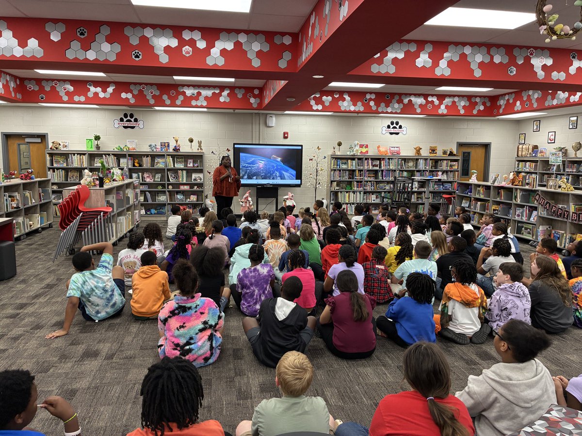 Onceuponadowdy's tweet photo. AR Olympics for March Madness was a HUGE success! Each grade level had to get a certain number of AR points to qualify for the GRAND PRIZE! The winners celebrated with a movie (with popcorn, &amp; snacks), freeze pops, &amp; a pizza party! @writeright_now @Lori_McGovern @NewtonCoSchools https://t.co/Qy2745JB4t