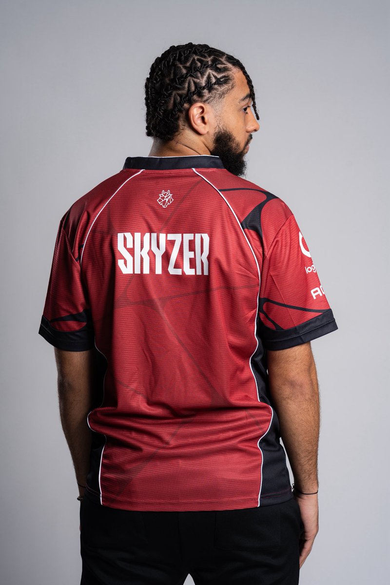 EVAxG2's tweet photo. SKYZER - capitaine.

Titre à son actif : 

• MVP WINTER SPLIT 2025
• Champion ligue 1 Split 1 2025
• Champion Coupe De France 2025
• EWC &amp; Crossfire Winner 2024
• Gun d’Or 2024-2025

Des mots pour le décrire ? Détermination, travail et discipline. https://t.co/ErXPTfCd4R