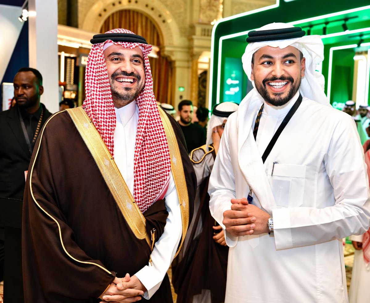 A_Alodhayb's tweet photo. تشرفت باستعراض منجزاتنا في الاستثمار الرياضي لـ #نادي_الزلفي في جناح #نجوم_السلام بـ #منتدى_الاستثمار_الرياضي 
أمام سمو نائب رئيس اللجنة الأولمبية والبارالمبية

دعم القيادات الرياضية هو المحرك الأساسي لنجاحنا في هذا القطاع .. https://t.co/liP7NtLUAM