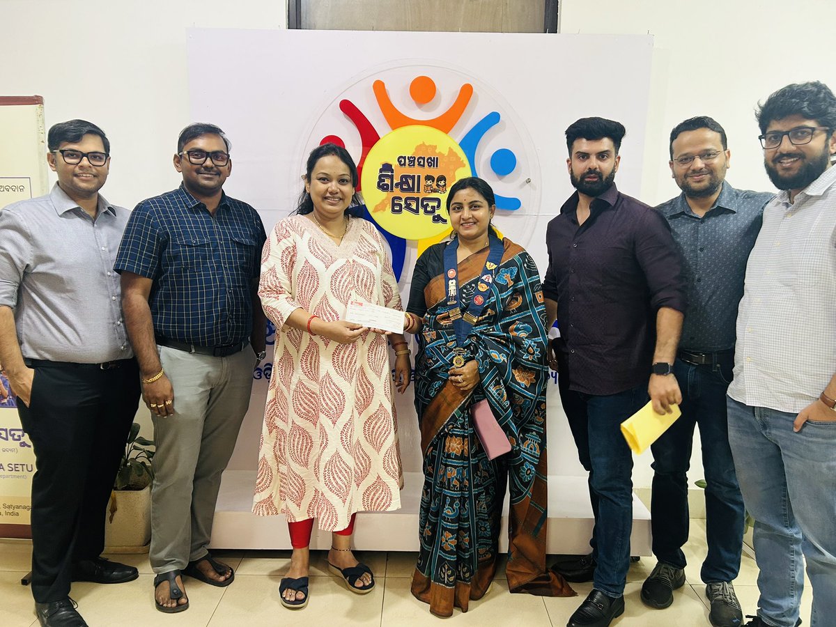 PSSOdisha's tweet photo. Bhubaneswar Knight Round Table 230 &amp; Bhubaneswar Queens Ladies Circle 130 (Part of Round Table India) have extended support of ₹8 lakh for the development of Biju Pattnaik Memorial Government High School, Patia, Bhubaneswar. 
@bkrt230  @CMO_Odisha @SMEOdisha @OSEPA_Official https://t.co/9jHlOBsYVS