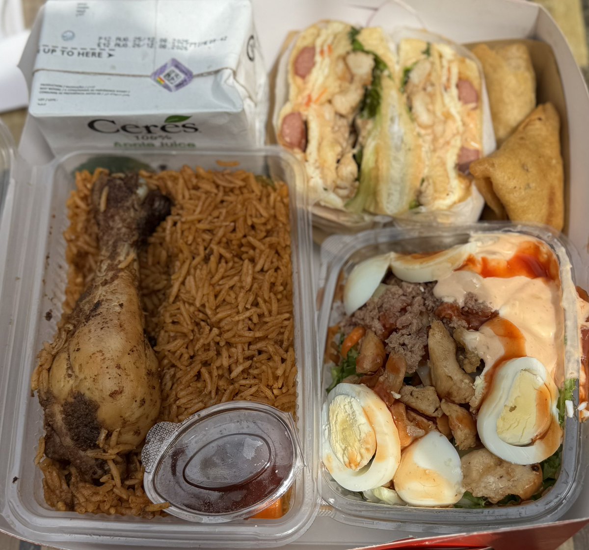 Maame_Datebea's tweet photo. There’s really something for everyone here😊😊

Introducing our latest addition;

A pack of Jollof/friedrice and chicken 
Salad
Sandwich 
Spring roll and samosa
Juice

📍📍200 cedis

0557610007 to order or make an enquiry https://t.co/DErQ00IfCV
