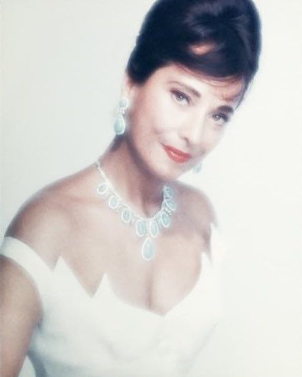 MerleOArchive's tweet photo. Merle Oberon, 1960s. https://t.co/STBm3nxZMm