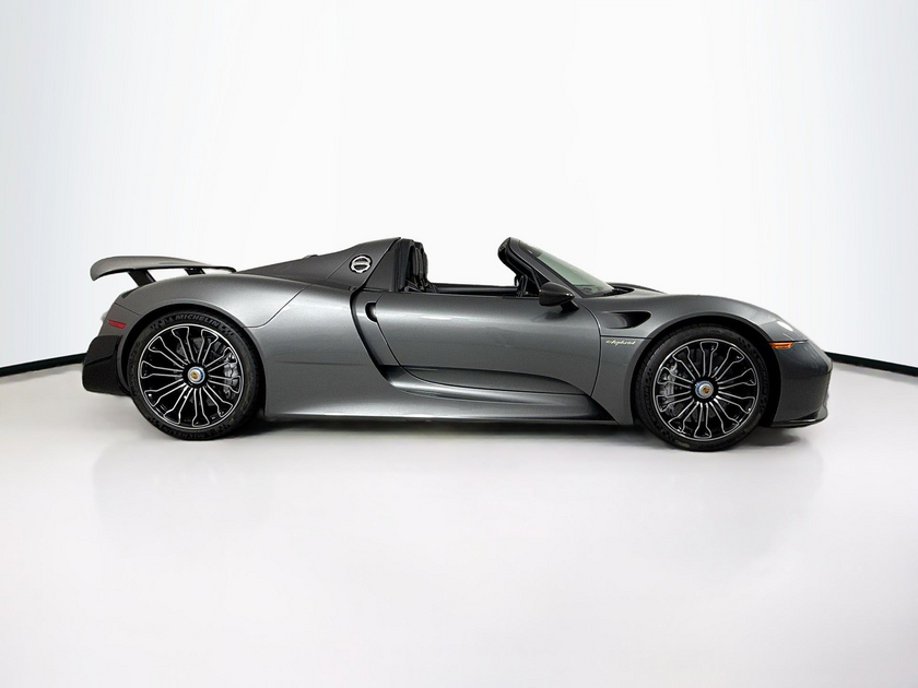 ExoticCarList's tweet photo. 2015 Porsche 918 Spyder https://t.co/uy464lAGQD
