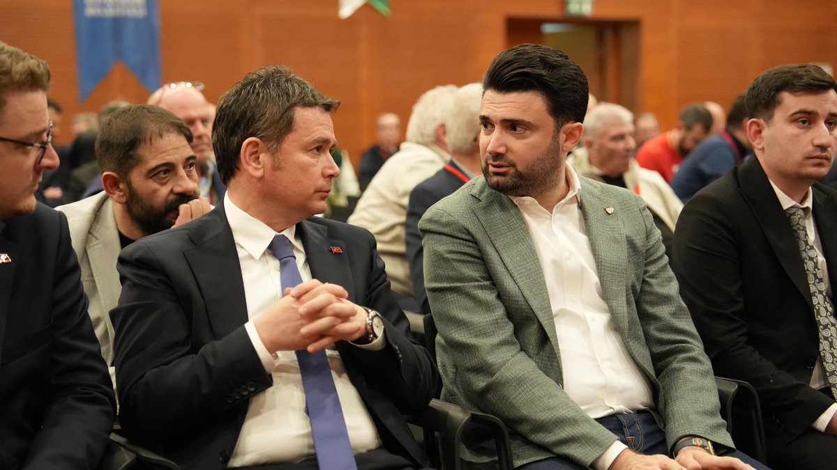 erkanecz's tweet photo. Bursaspor’umuzun Olağan Divan Kurulu toplantısında kulübümüzün geleceği için büyük bir yükü omuzlayan Başkanımız Enes Çelik, yönetim kurulu üyeleri ve dostlarımızla bir aradaydık.
Bursaspor bu şehrin birleştirici gücüdür. Biz her zaman olduğu gibi bugün de, yarın da armamızın yanındayız.
Yolumuz uzun, inancımız tam💚🤍🐊