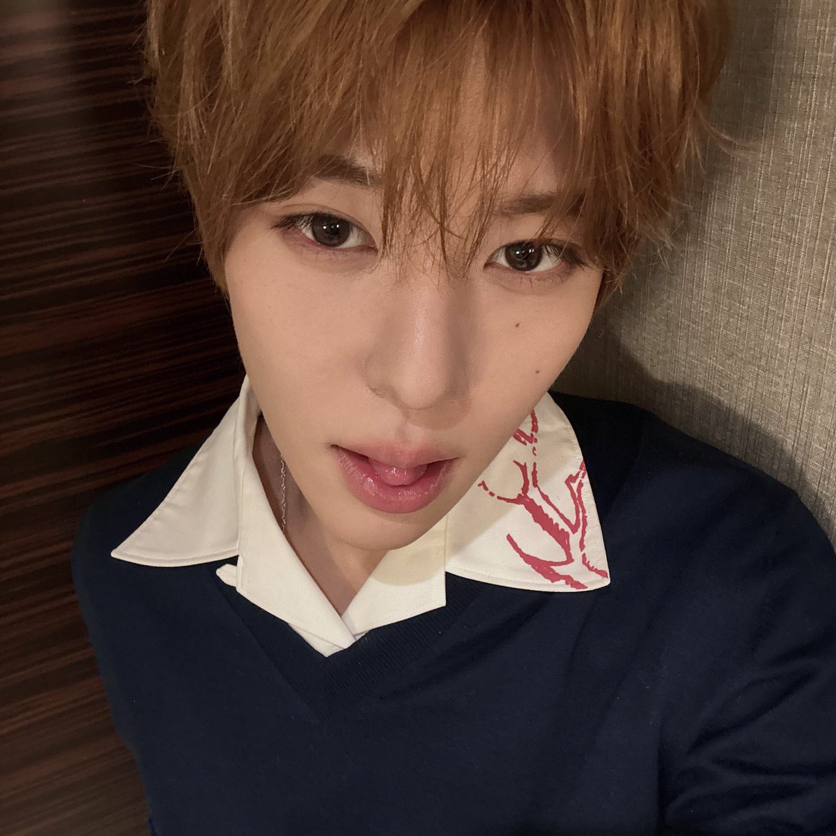 sionsbunny's tweet image. there’s something about the brown hair that makes sion look like a girl … i love it