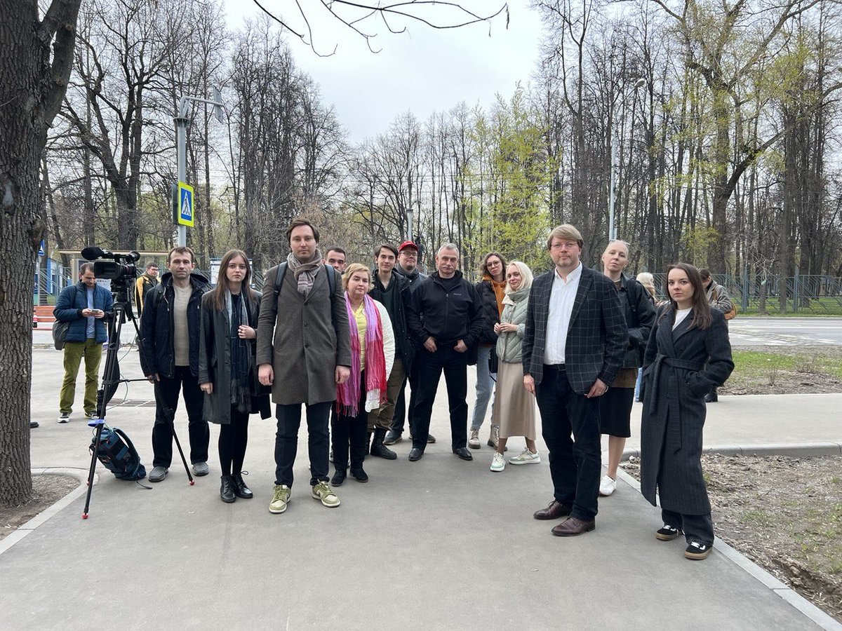 Приехали с коллегами на суд над Максимом Кругловым. Процесс вышел на этап по существу. 

Удалось перекинуться парой слов, это чертовски ценно. 

Спасибо всем, кто приезжает!