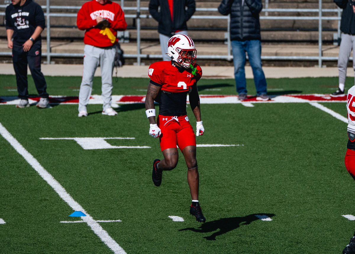 Wisconsin Football tweet media
