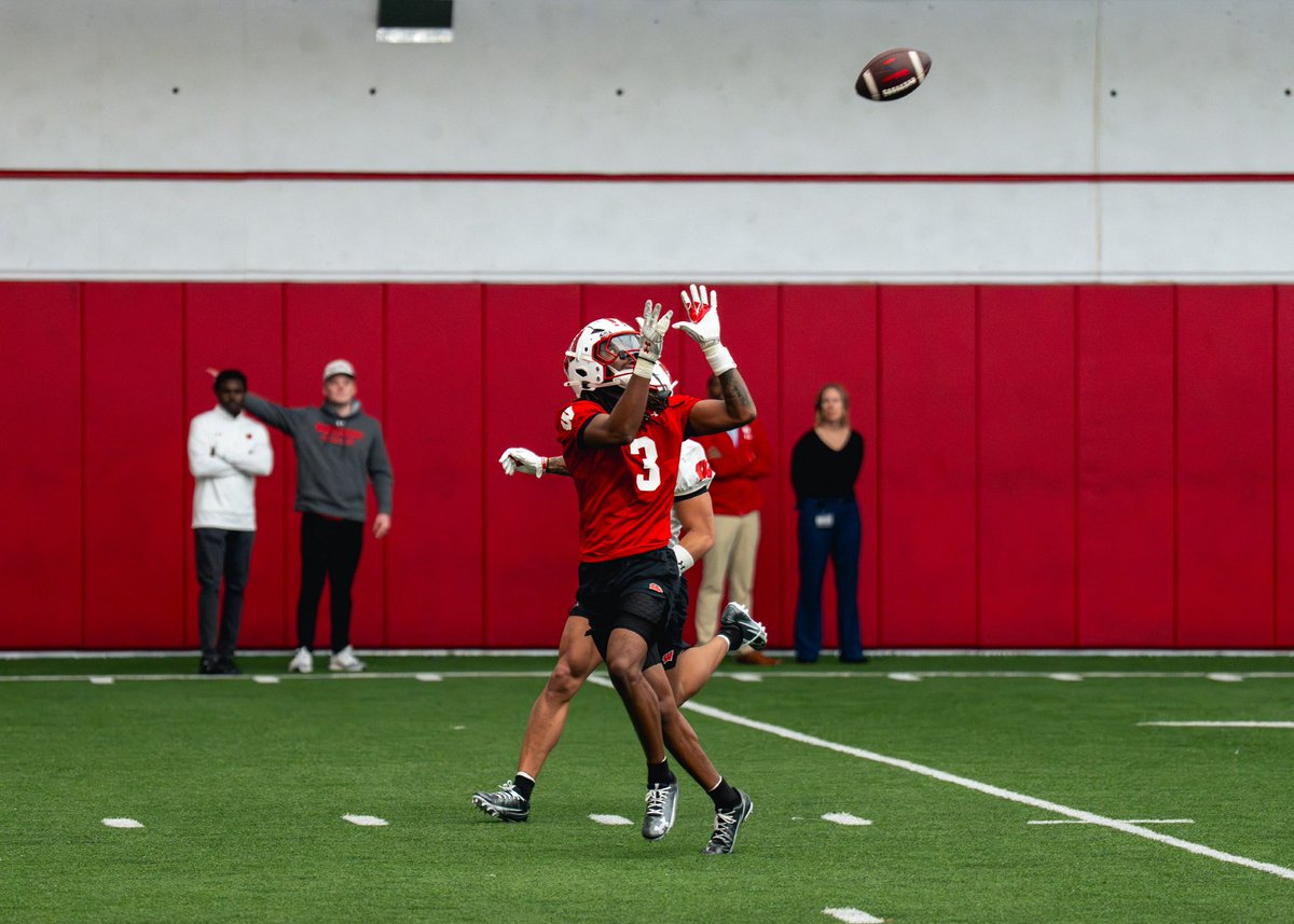Wisconsin Football tweet media
