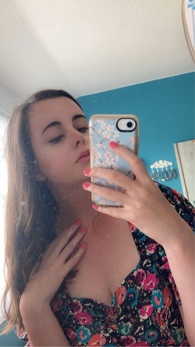 ACNHCarrie's tweet image. Lush weather today, hope everyone had a lovely Wednesday 🌼💫 #wednesday #wednesdayvibes