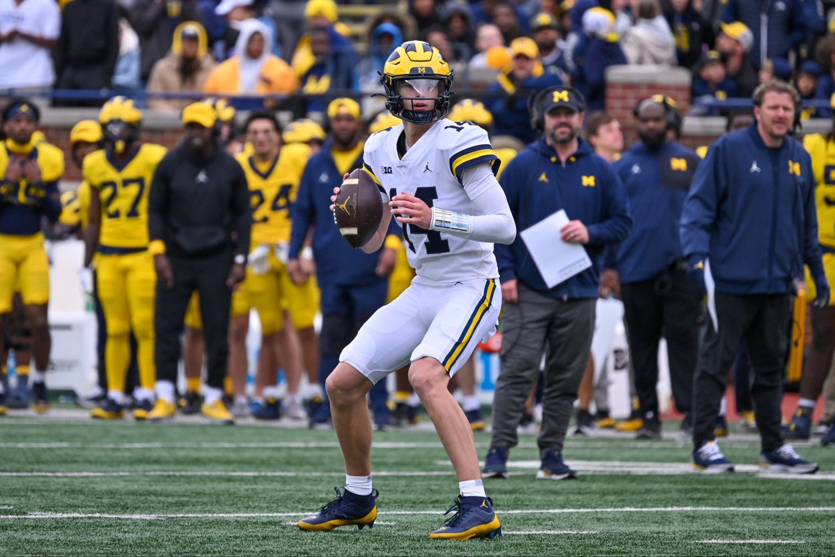 michigan__fans's tweet image. Which is your favorite uniform combo?

 #GOBLUE #HAIL #TEAM147 #ThoseWhoStay