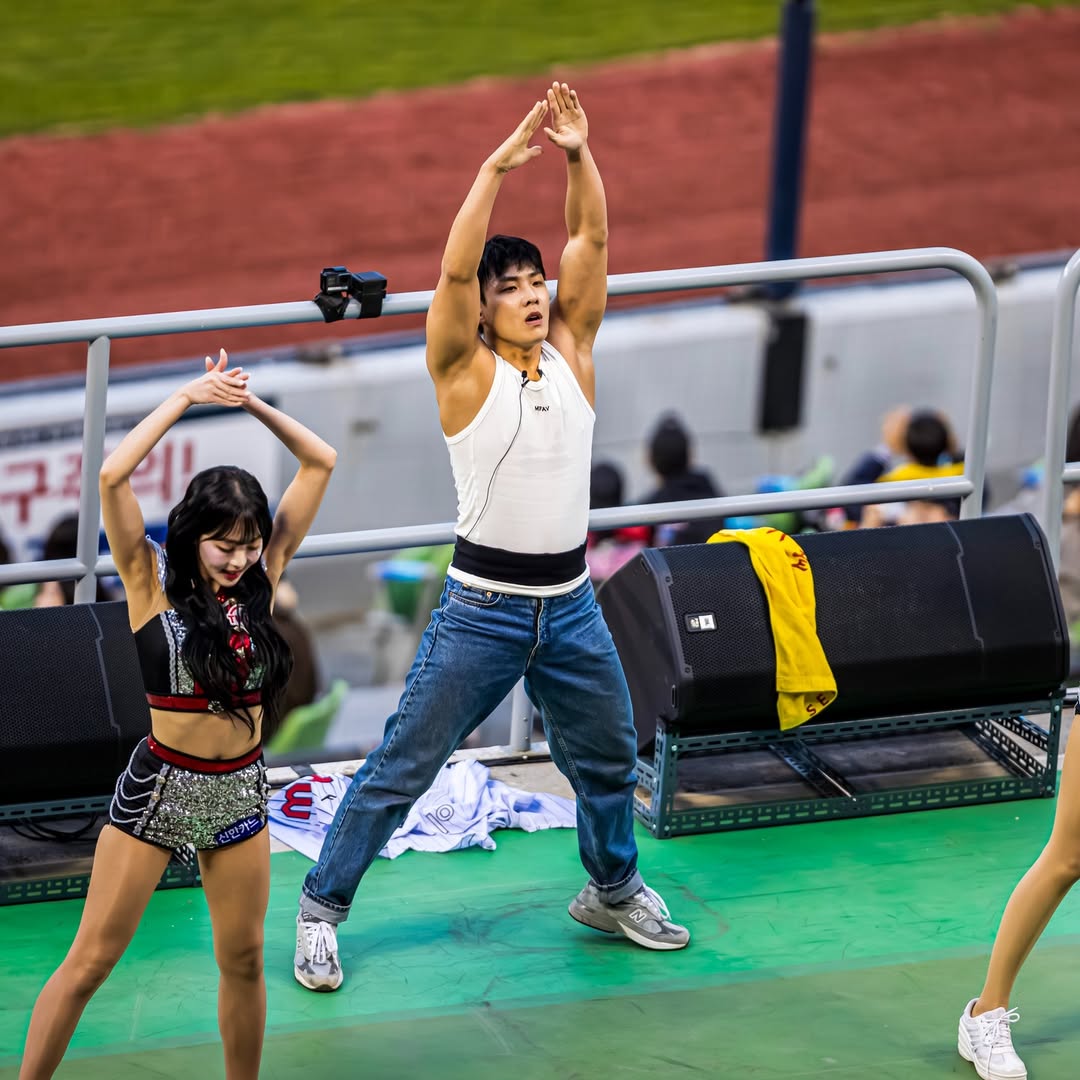 이창선입꼬리 tweet media