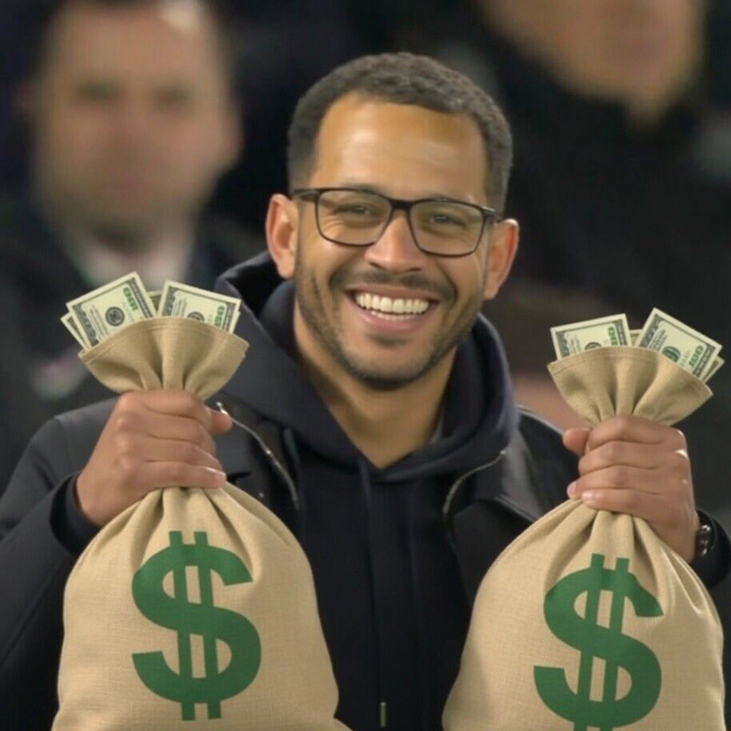piesportsbooze's tweet image. Liam Rosenior laughing all the way to the bank with his £24 million payoff from Chelsea 😂
