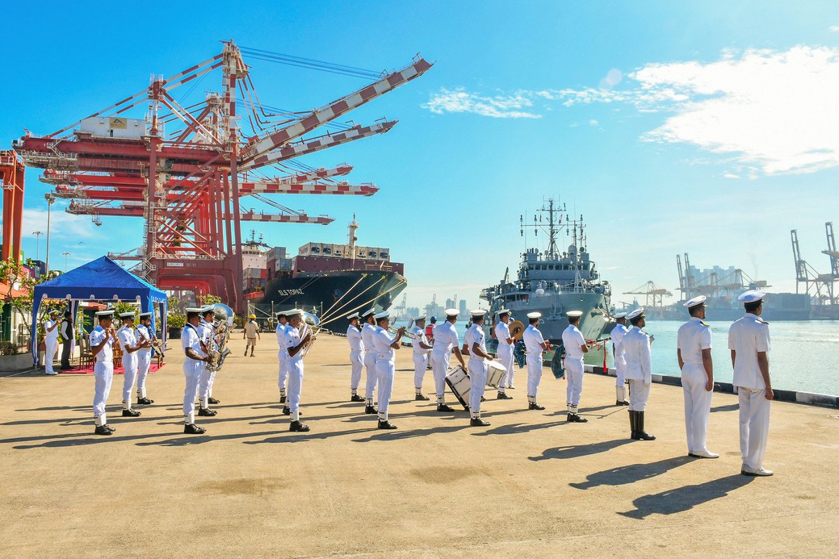 NewsIADN's tweet image. 🇮🇳🇱🇰 INS Nireekshak has arrived in #Colombo to train Sri Lankan Divers as part of IN-SLN DIVEX 26 from April 21–27.