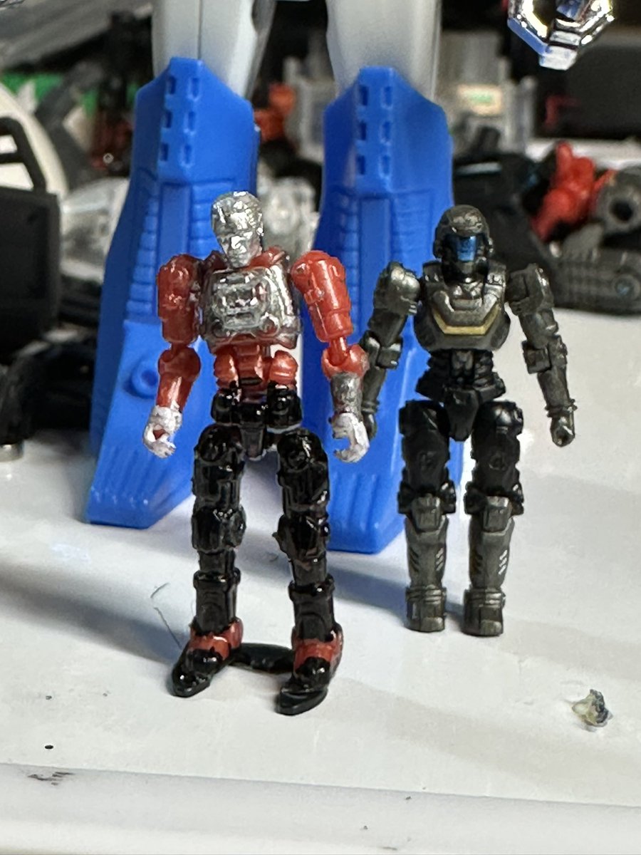ミクロマン風
3minプロジェクトのボディーにcho工房さんのリアルヘッドパーツを銀色にするとミクロマンっぽくなりますねー　

#ダイアクロン
#cho工房
#3minproject