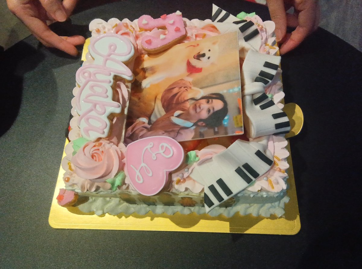 トール tweet media