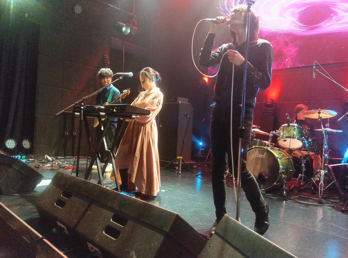 トール tweet media