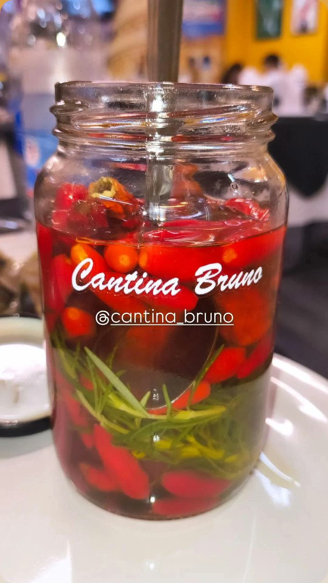 Vení y dale un toque Vibrante a tu vida! 
Peperoncino 🇮🇹 piccante in olio d'oliva fatto in casa 🌶️