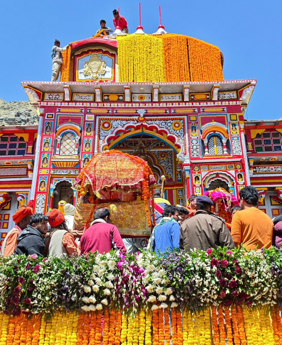 AIRNewsHindi's tweet image. #Uttarakhand: बद्रीनाथ धाम के कपाट कल सुबह 6:15 बजे श्रद्धालुओं के लिए खोल दिए जाएंगे।

#BadrinathDham