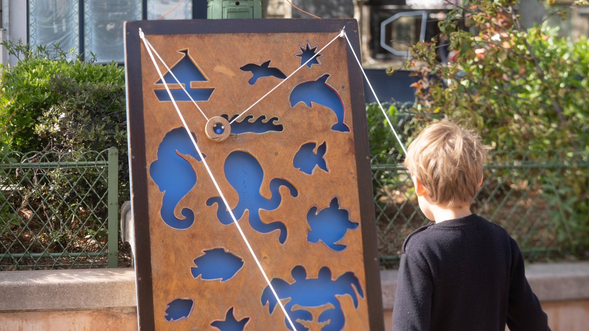 Mairie17's tweet image. Jusqu’au 3 mai, la Ludomouv s’installe au croisement de la Promenade Pereire et de l’avenue des Ternes !📍

Ce dispositif propose gratuitement aux #enfants des #jeux de société et des activités en plein air. 🧩

🕝 Ouvert de 15h à 19h du mardi au dimanche

#Paris17 #PetiteEnfance