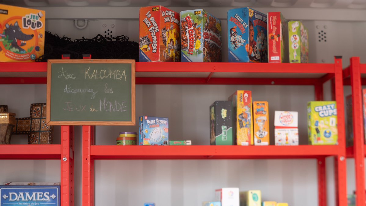 Mairie17's tweet image. Jusqu’au 3 mai, la Ludomouv s’installe au croisement de la Promenade Pereire et de l’avenue des Ternes !📍

Ce dispositif propose gratuitement aux #enfants des #jeux de société et des activités en plein air. 🧩

🕝 Ouvert de 15h à 19h du mardi au dimanche

#Paris17 #PetiteEnfance