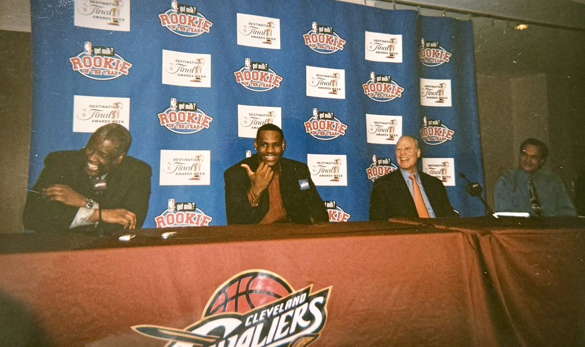 TheKennyRoda's tweet image. Truly Amazing! 20 years ago today @KingJames played in his 1st @NBA Playoff game &amp;amp; went triple/double:32p-11r-11a &amp;amp; played all 48min in a 97-86 win over Washington. 20 years later #LeBron played 39min last nite &amp;amp; went for 28p-8r-7a  in the @Lakers 101–94 win over KD &amp;amp; the Rockets