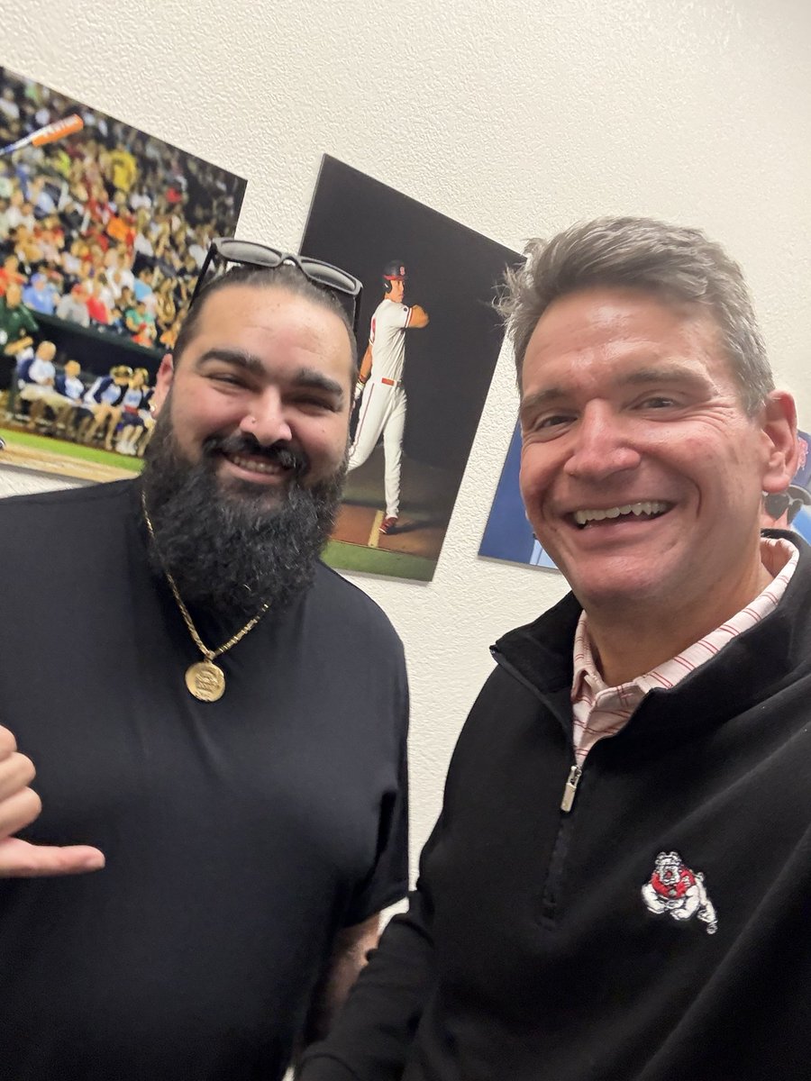 KlassyDogs's tweet photo. It was great having Fresno native and The Voice standout Ralph Edwards at the @FSAthletics offices yesterday. The future is bright for Ralph, and he loves the Dogs! #GoDogs https://t.co/9ek73lvMUH