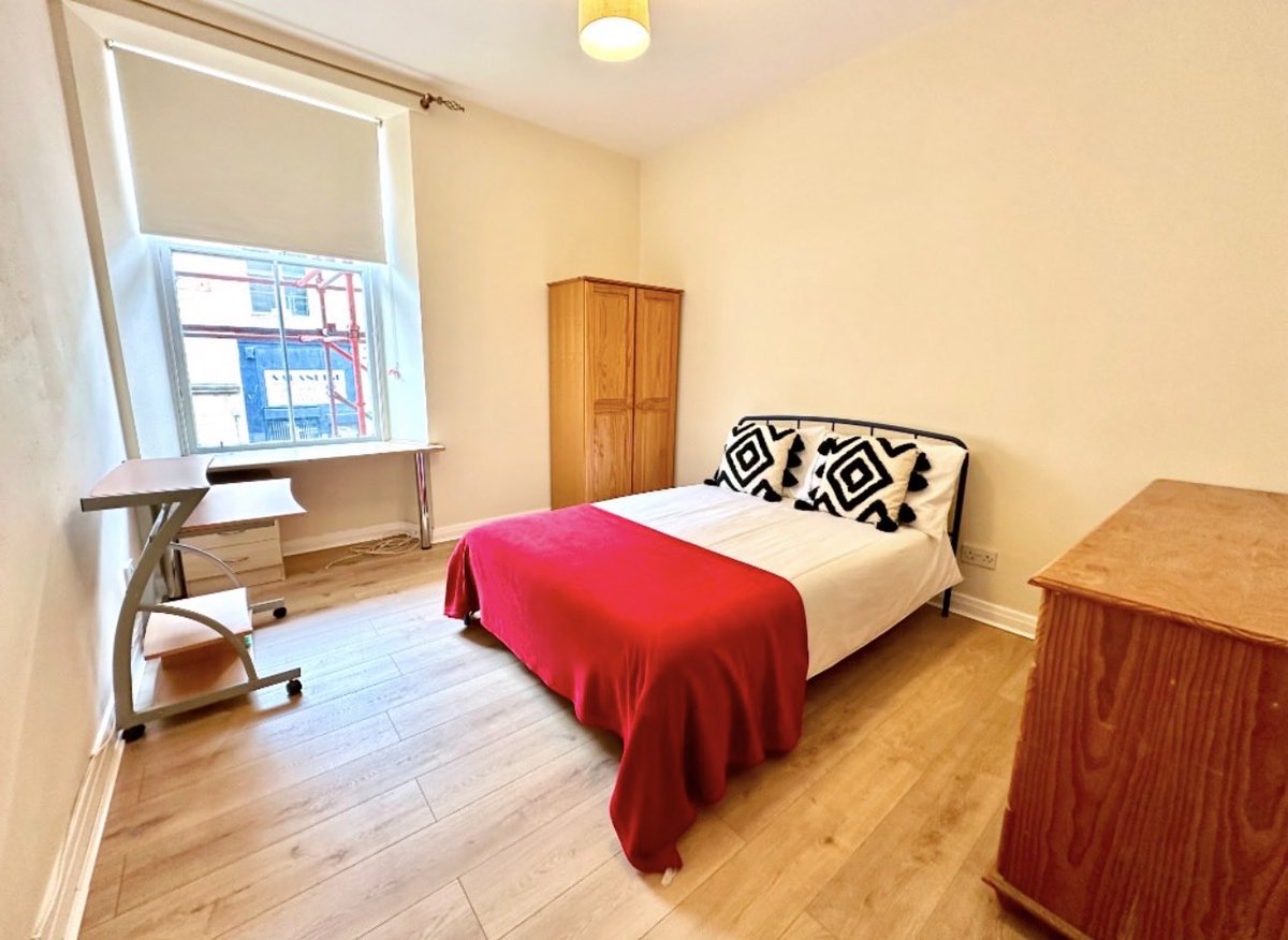CairnProperty's tweet image. TO RENT - A well-presented traditional four bedroom furnished HMO property ideally located only a short distance from Glasgow University.

To view or video tour📌
cairnestateagency.com/property/P3139/
#students #glasgow #hmoproperty 
@uofglasgow @unistrathclyde @glasgow_caledonian_university