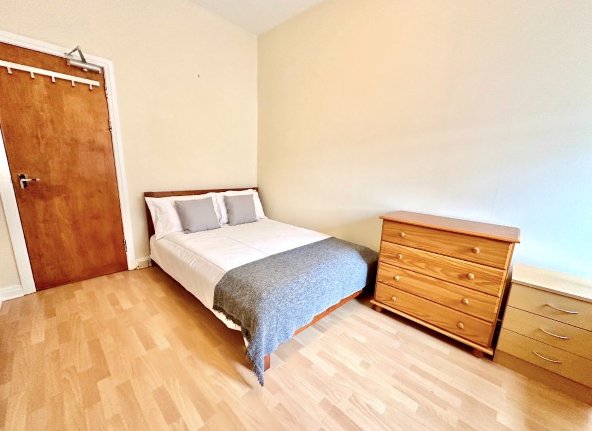 CairnProperty's tweet image. TO RENT - A well-presented traditional four bedroom furnished HMO property ideally located only a short distance from Glasgow University.

To view or video tour📌
cairnestateagency.com/property/P3139/
#students #glasgow #hmoproperty 
@uofglasgow @unistrathclyde @glasgow_caledonian_university