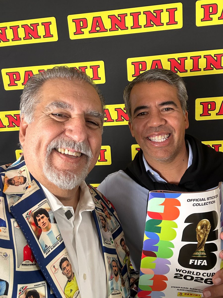 rep_futbol's tweet photo. 🚨 LANZAMIENTO OFICIAL EN USA 🔥

El álbum y los stickers Panini ya llegaron a Estados Unidos… ¡y lo celebraron a lo grande! ⚽️

Fernando Fiore estuvo en este evento exclusivo que se realizó en la casa central de Panini en Dallas, con la presencia de dos leyendas del fútbol:

🇺🇸 Cobi Jones
🇲🇽 Pavel Pardo

¡El momento que todos los coleccionistas estaban esperando ya es una realidad! ⚽️