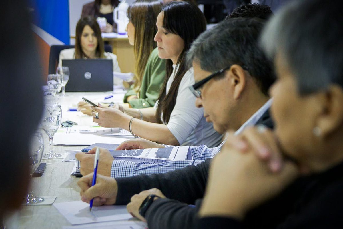 Pino_Ush's tweet image. LEGISLATURA PROVINCIAL. 
En Río Grande, recibimos a personal de Aires el Sur que planteó la problemática que atraviesa en el marco del proyecto que busca declarar de utilidad pública y sujetas a expropiación las acciones de la empresa. 
#proyectos #industria #jcpinotdf