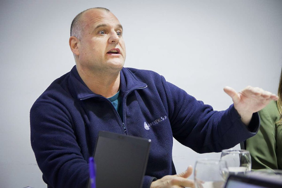 Pino_Ush's tweet image. LEGISLATURA PROVINCIAL. 
En Río Grande, recibimos a personal de Aires el Sur que planteó la problemática que atraviesa en el marco del proyecto que busca declarar de utilidad pública y sujetas a expropiación las acciones de la empresa. 
#proyectos #industria #jcpinotdf