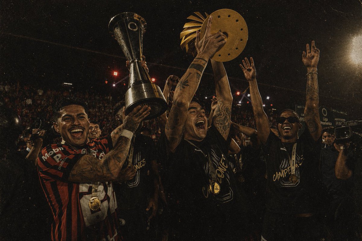 LaLiganeta1212's tweet photo. Diciembre quedó ahí no más… que nos pasó Mae? 😔❤️🖤 https://t.co/6t4mLKWefq