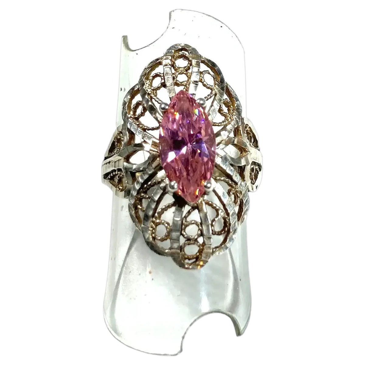 ClarasJewelry's tweet image. Textured Etched Filigree Sterling Silver Pink Marquise Cubic Zirconia Ring Size 7
#rubylane #vintage #retro #ring #CZ #SterlingSilver #vintagebeginshere #jewelryaddict #giftideas #treasures #mothersday2026
rubylane.com/item/136230-E1…