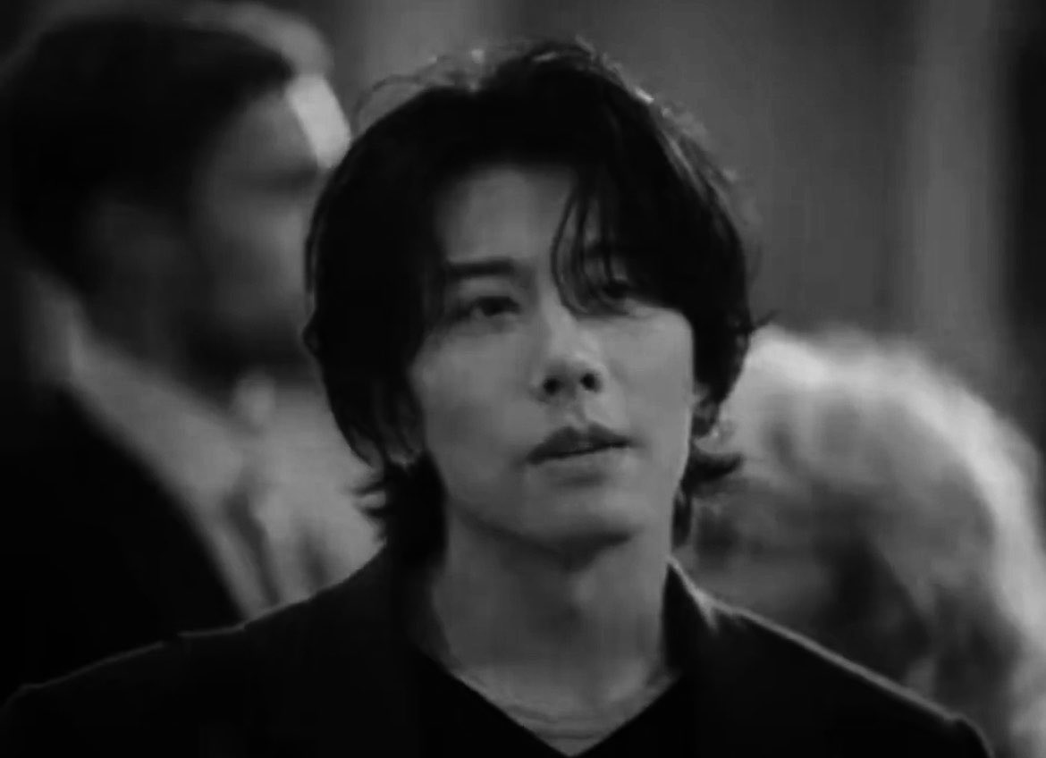 종군기자 같으셔
매일이 버겁고 내일이 쓰라린 삶